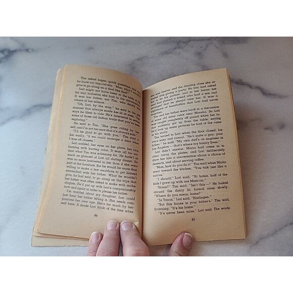 Lori By Dorothy Bastien Paperback - Picture 6 of 10